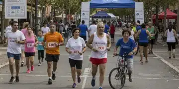 Participantes sonrientes en un evento deportivo comunitario bien organizado en España, con tecnología moderna de fondo.